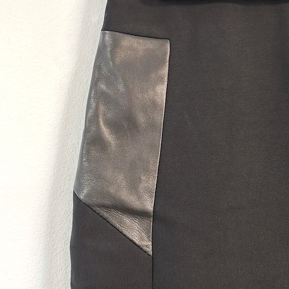 NWOT Danier leather black skirt with leather detail. - Picture 4 of 9
